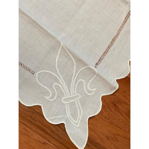 Vintage Linen Tablecloth With Embroidered Fleur-De-Lis Design - Picture 7 of 12